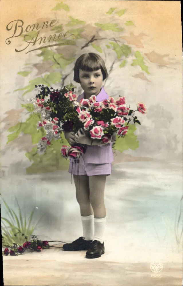 Girl holding a bouquet of roses — Happy New Year — Note 1385 - Front