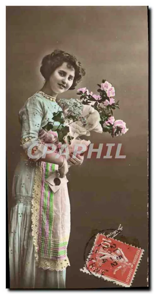 Junge Frau mit Rosenstrauß — französische Ansichtskarte vom Februar 1914 — Verlag nicht sichtbar - Vorderseite