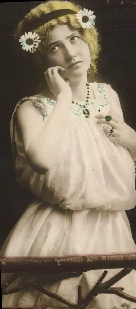 Junge Frau mit Blumen — Portrait — Verleger: Tonn & Vils. Ltd. Adenura, Paris - Vorderseite