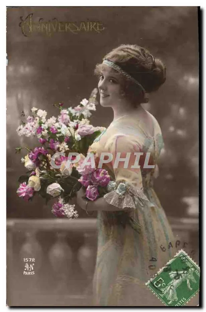 Frau in farbiger Kleidung mit Blumenstrauß — Geburtstag — AN Paris n°1572 - Vorderseite