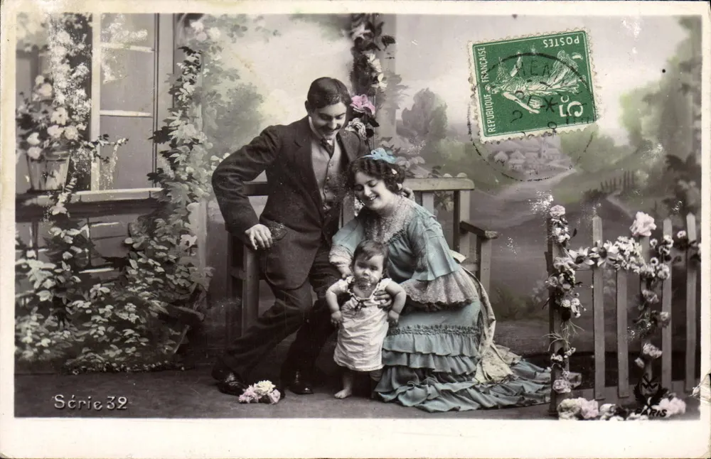 Lachende Familie — Serie 32 — Paris - Vorderseite