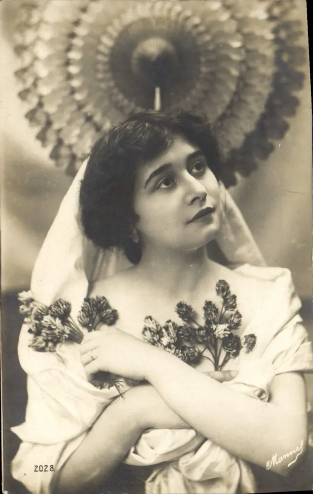 Junge Frau mit Blumenstrauß — unter dekorativer Sonnenschirme — B. Mannel, n° 2028 - Vorderseite