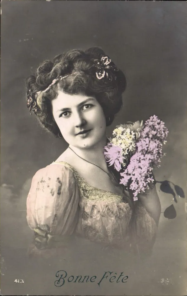 Junge Frau in einem Rüschenkleid — mit einem Lilienstrauß in der Hand — anonymer Verleger, Nr. 413 - Vorderseite