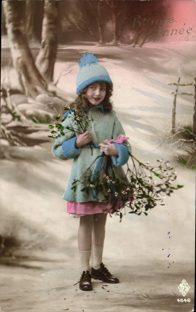 Menina em traje de inverno — decoração de floresta invernal — editor S. 4546 - Frente