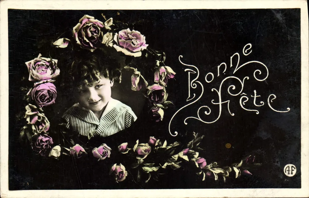 Niña rodeada de rosas — Feliz Año — AF - Anverso