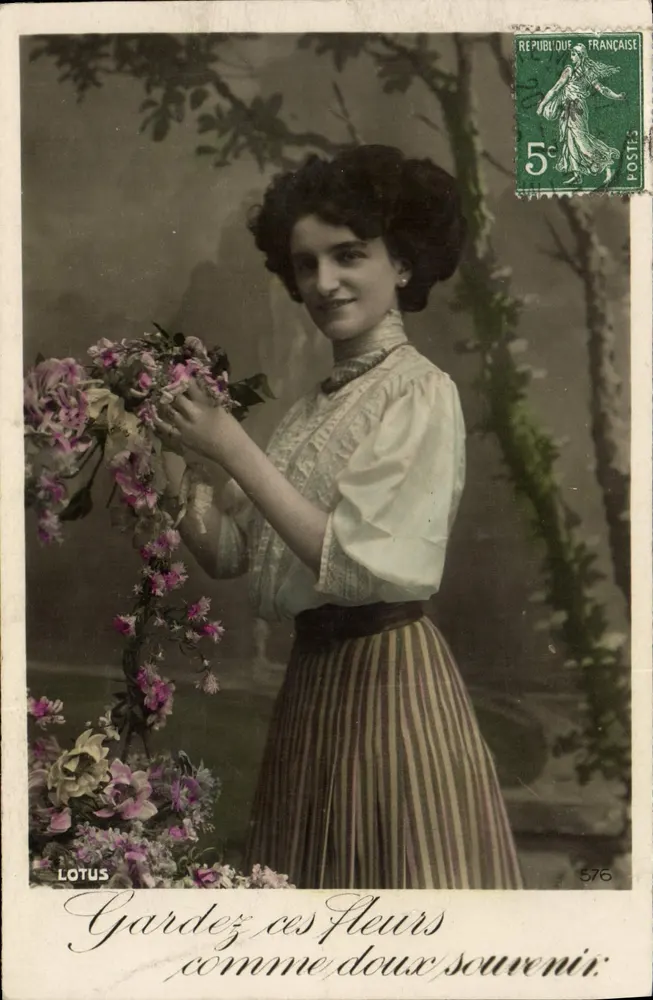 Frau mit Blumenstrauß — Erinnerungstext — Verlag LOTUS, Nr. 576 - Vorderseite