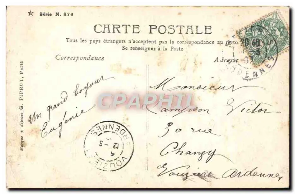 Menina em vestido verde e púrpura — detalhes de joias e mobiliário — Stebbing Paris - Verso