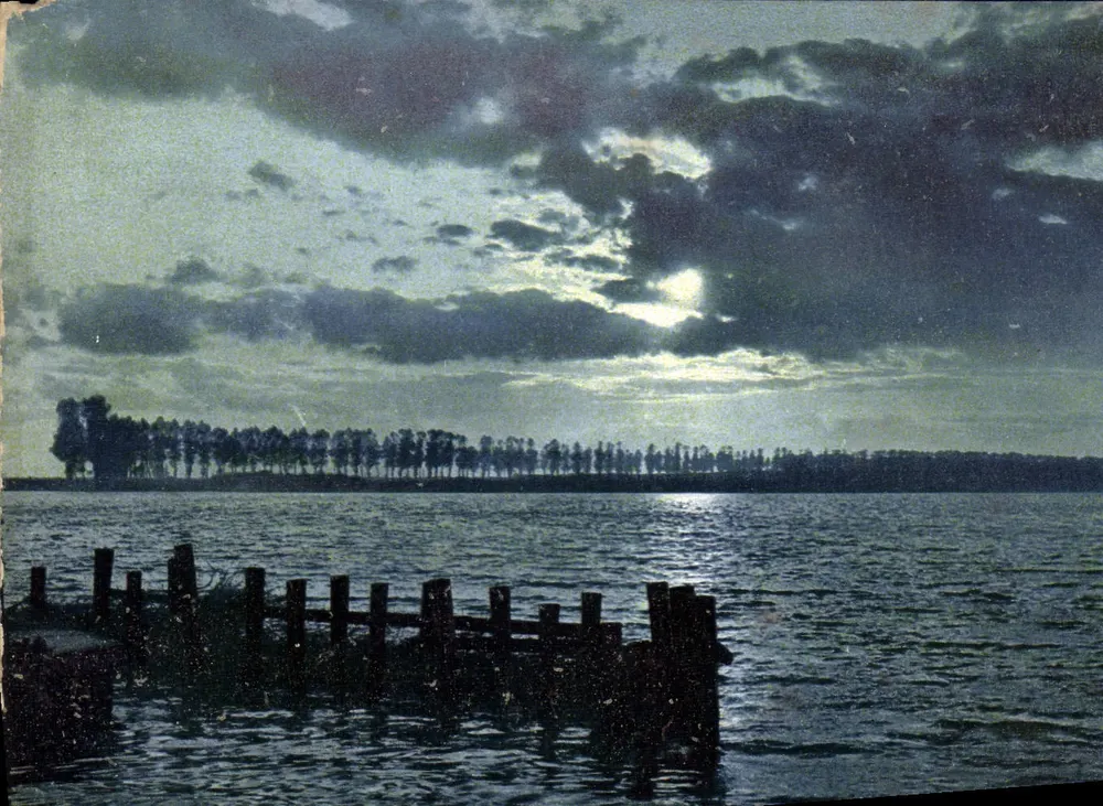Lakesicht — bewölkter Himmel — Photocromie 1382 - Vorderseite