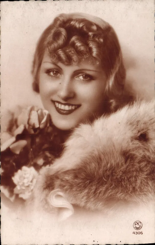 Lächelnde junge Frau — Portrait — P-C PARIS n° 4306 - Vorderseite