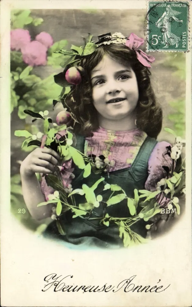 Menina sorridente com coroa de flores — Feliz Ano — editor BBM, n°29 - Frente