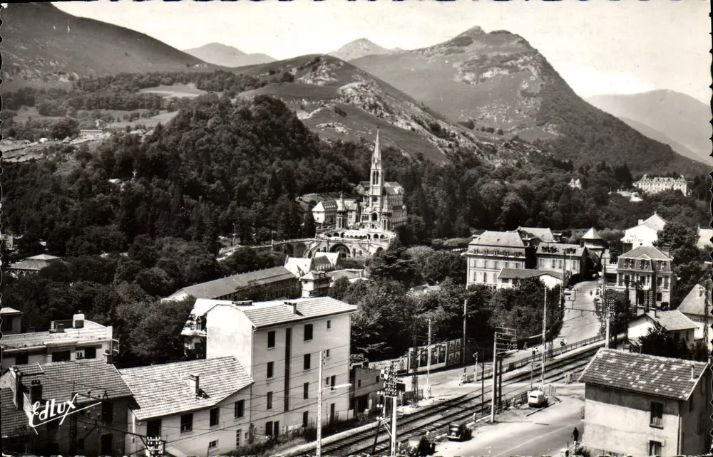 Lourdes — Ansicht der Basilika und der Route nach Pau — Edlux - Vorderseite