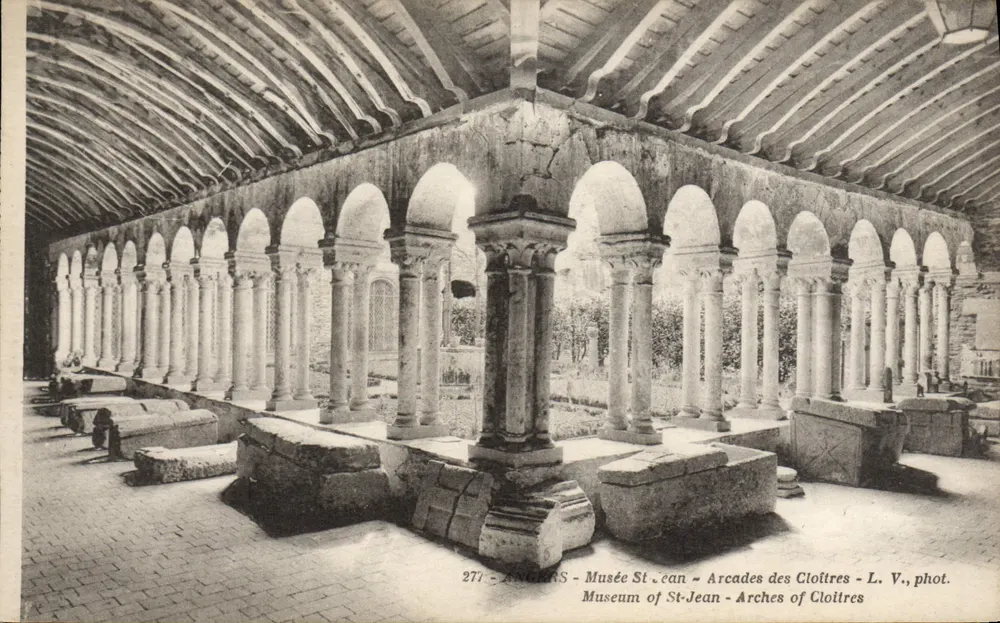 Angers - Museu St-Jean - Arcadas dos Claustros - L. V., fot. 277 - Frente