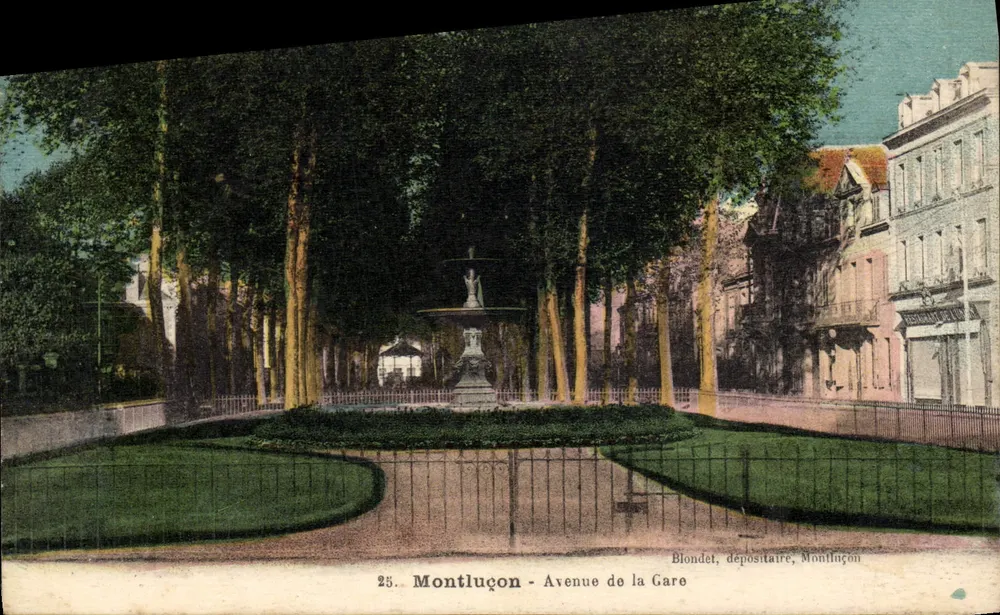 Montluçon - Avenida da Estação — vista da fonte e das árvores — Blondet, depositário, Montluçon - Frente