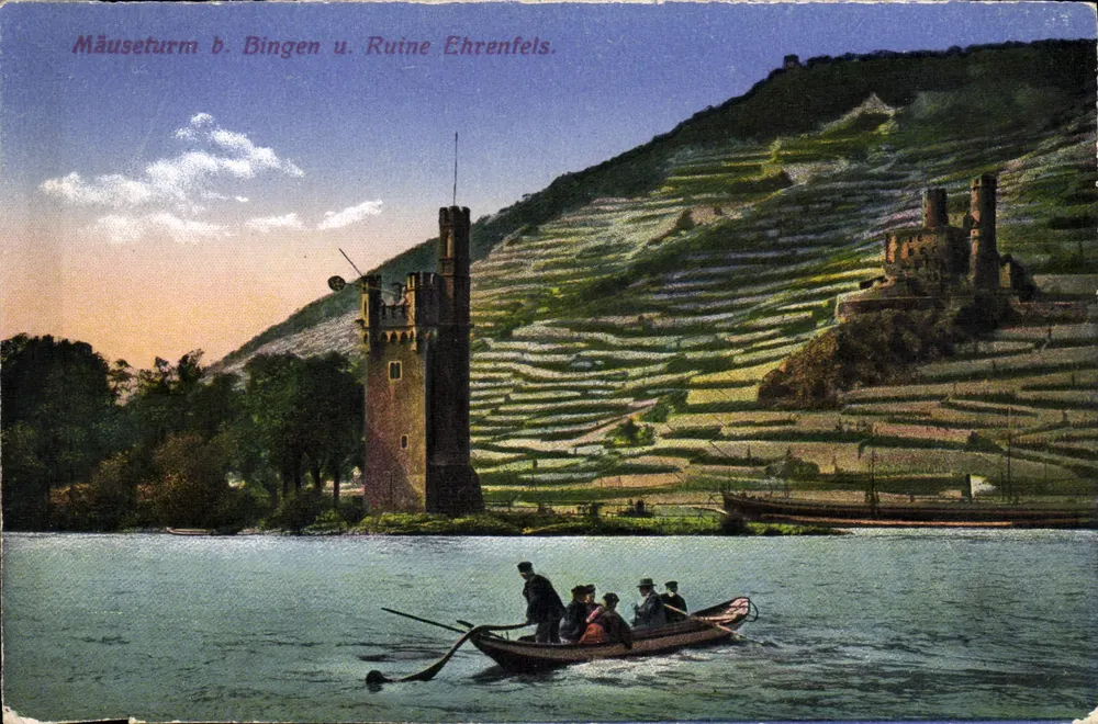 Mäuseturm perto de Bingen e Ruína Ehrenfels — vista do rio Reno com barco — editor não visível - Frente