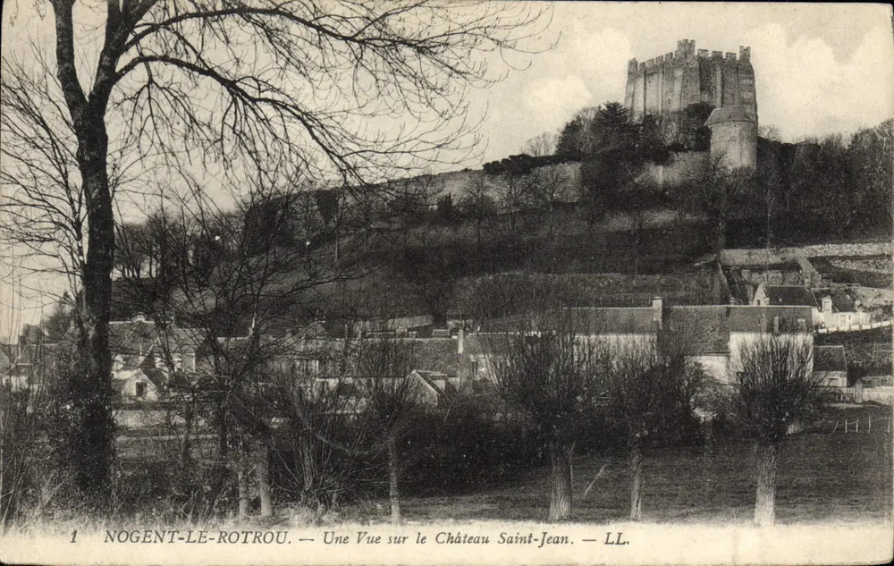Nogent-le-Rotrou — Blick auf Schloss Saint-Jean — LL - Vorderseite