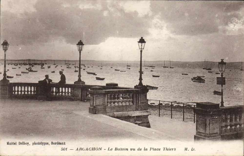 Arcachon - Blick auf den Hafen von der Place Thiers — Marcel Delboy, Phototypie, Bordeaux, n°501 - Vorderseite