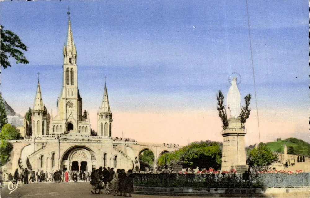 Lourdes — A Basílica e a Virgem Coroada — Cie des Arts Photomécaniques, Paris - Frente