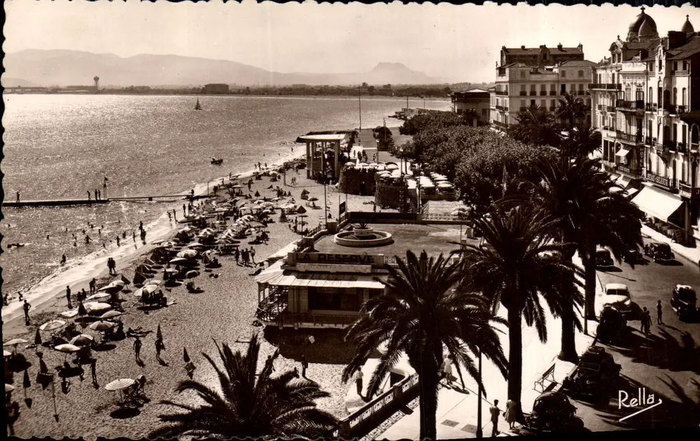 Saint-Raphaël — Strand und Boulevard de la Libération — Edition Rella, Nr. 1301 - Vorderseite