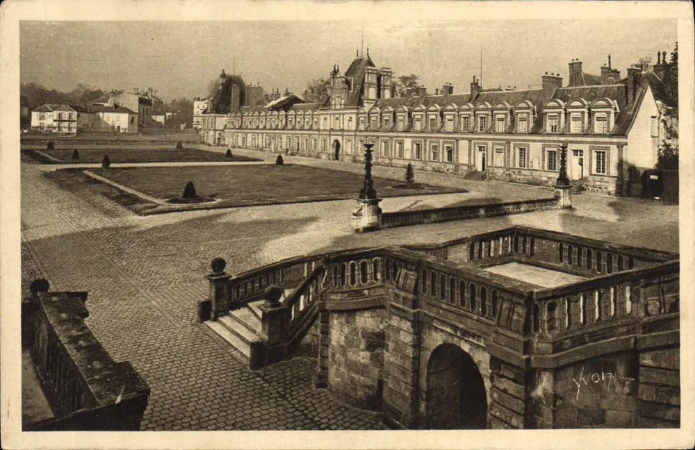 Palast von Fontainebleau — Cour des Adieux — Edition d'Art YVON - Vorderseite