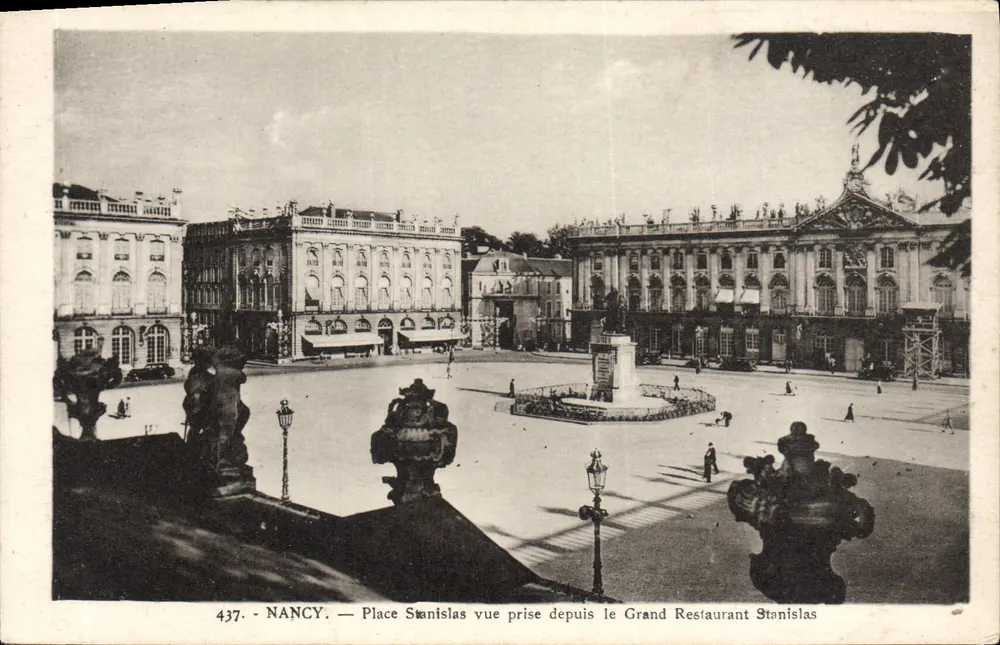 NANCY — Ansicht der Place Stanislas aus dem Grand Restaurant Stanislas — Art Edition, V. Reuter, Nancy, n°437 - Vorderseite
