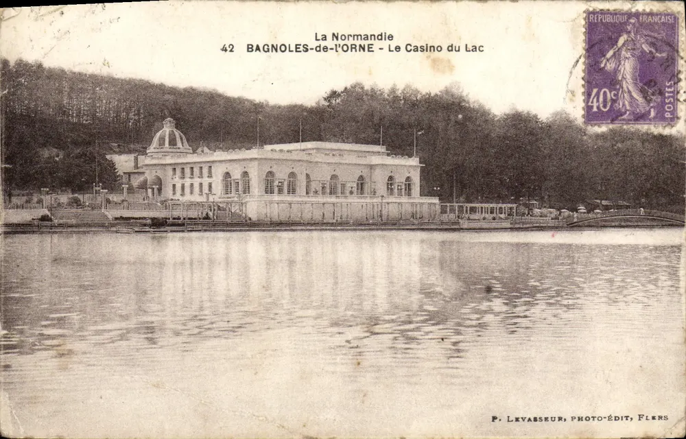 Bagnole-de-l'Orne - Der Casino am See — P. Levasseur, Foto-Verlag, Flers - Vorderseite