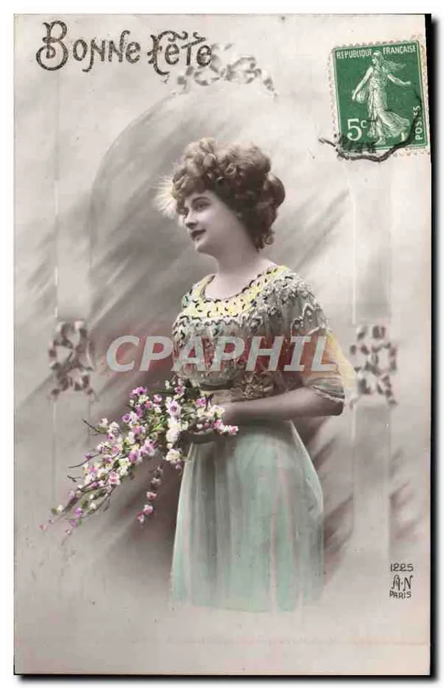 Femme en robe colorée tenant un bouquet — Bonne Année — A.N. Paris n°1225 - Recto
