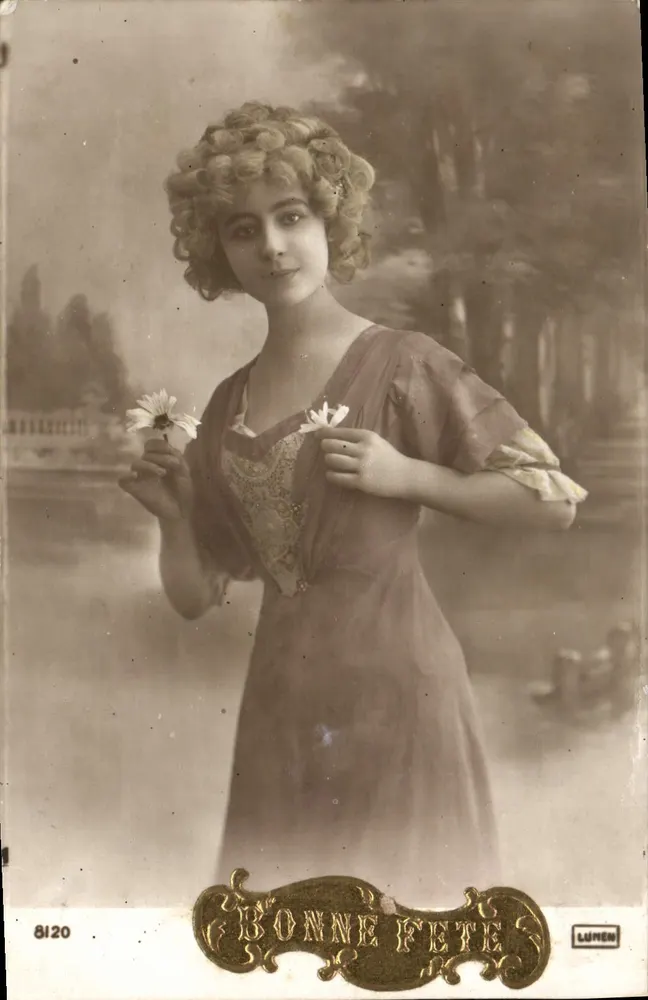 Jeune femme en robe de style Art Nouveau — Bonne Fête — Luren n° 8120 - Recto