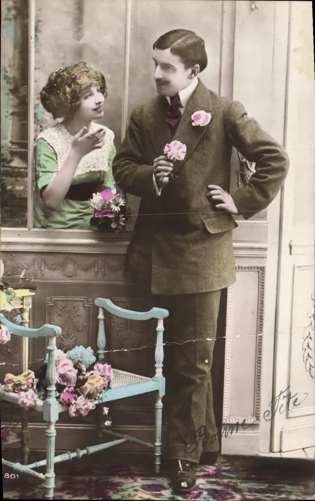 Jeune couple — scène de studio avec fleurs — Bonne Tête, n° 801 - Recto