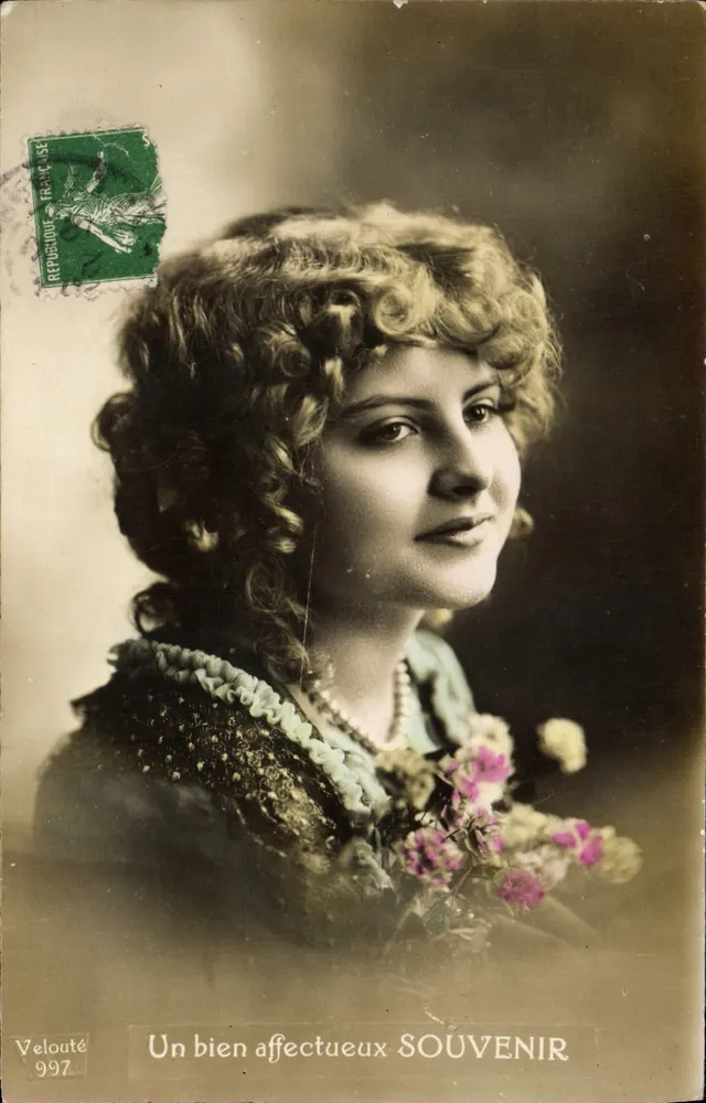 Jeune femme en fleurs — portrait — Velouté 997 - Recto
