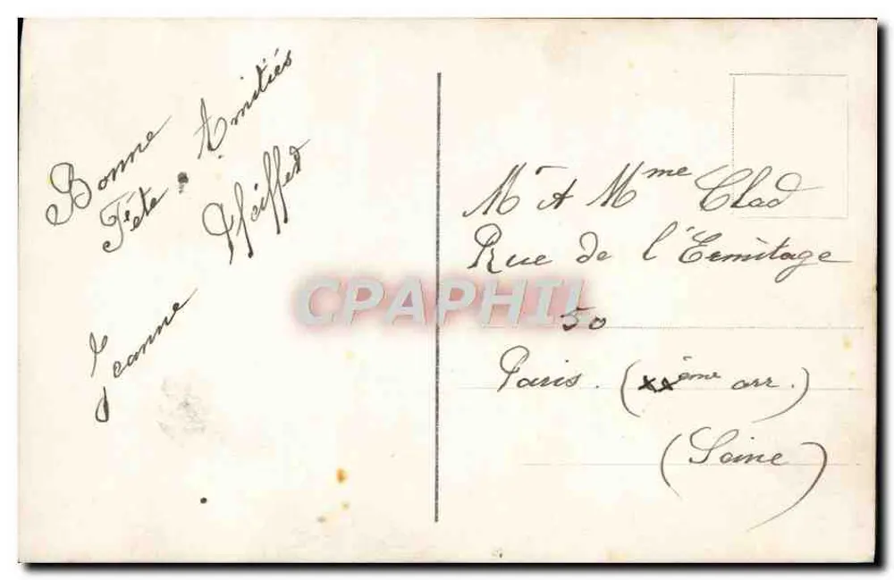 Frau in einem floralen Kleid, das ein großes Schild mit der Aufschrift 'Gute Feier' hält — REX 4825 - Rückseite
