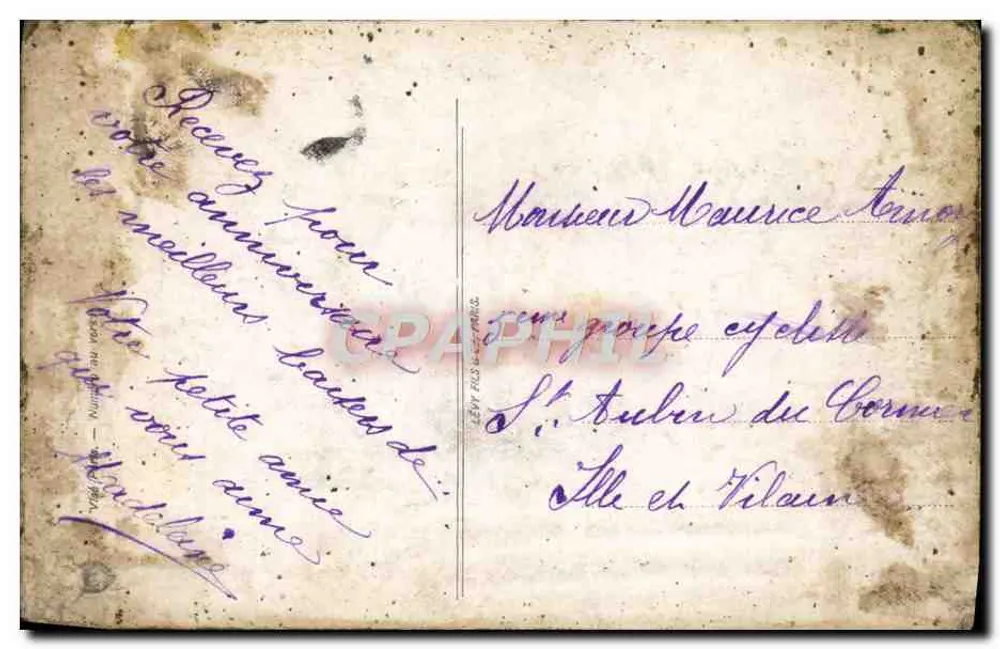 Jeune femme en robe rose tenant un bouquet — éditée par Romanche - Verso