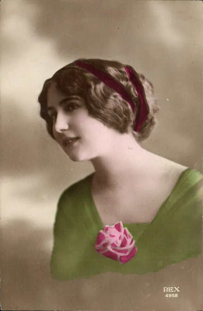 Jeune femme — portrait — REX 4952 - Recto