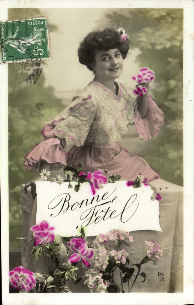 Frau in einem rosa Kleid mit Blumen — Frohe Geburtstage — PF 138 - Vorderseite