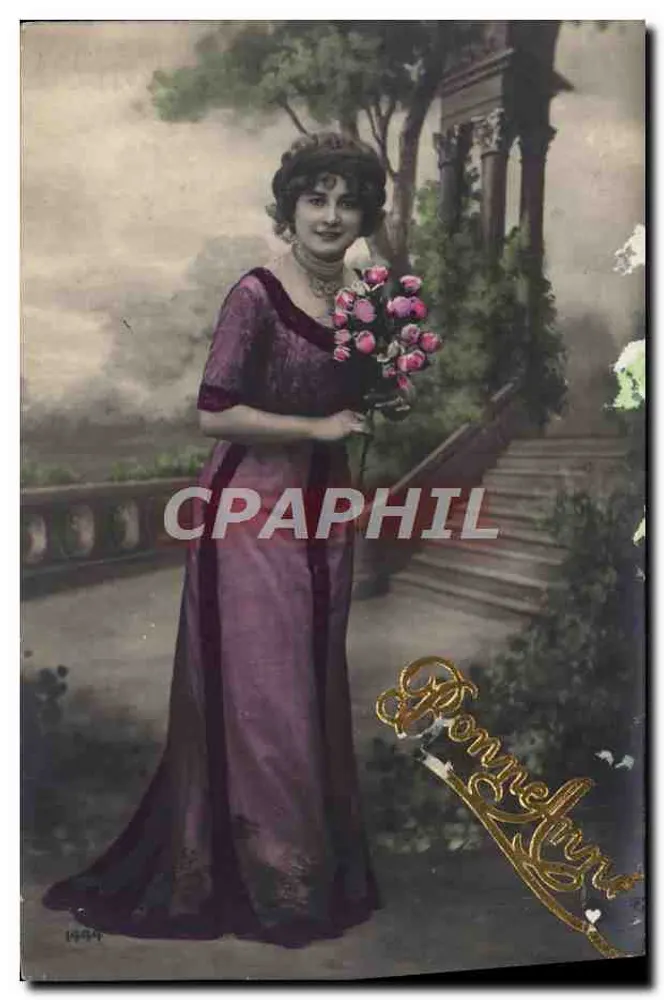 Jeune femme en robe violette — scène de jardin avec escalier — éditeur Bonnefamme - Recto