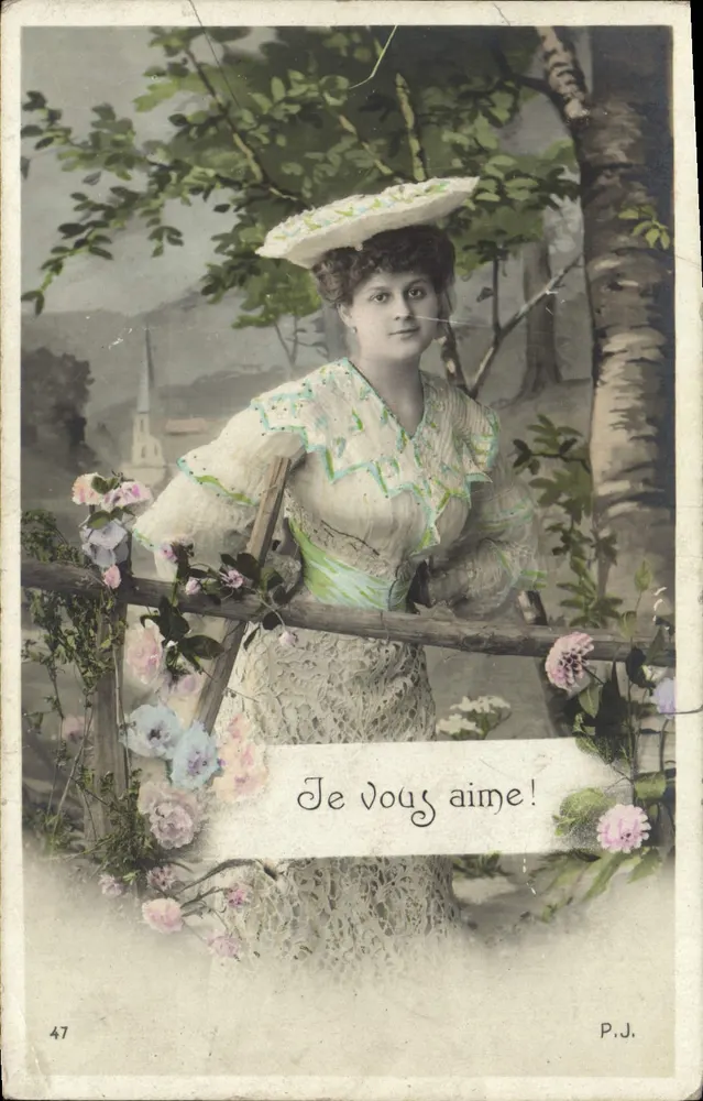 Femme en robe à volants et chapeau — scène bucolique avec église au loin — P.J. n°47 - Recto