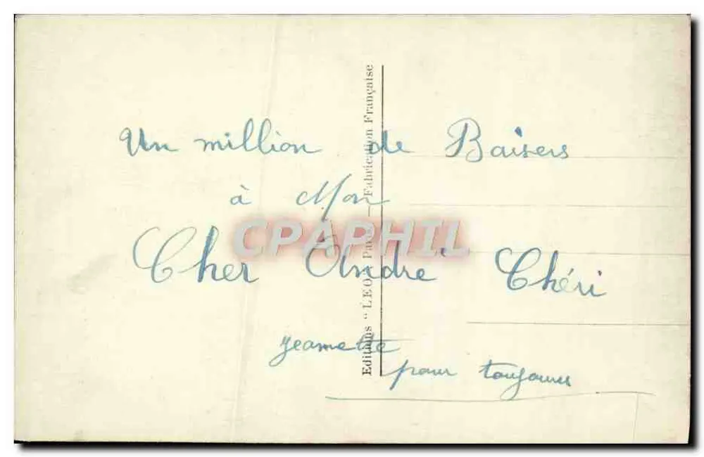 Jeune couple en extérieur — scène romantique — Léa Paris - Verso