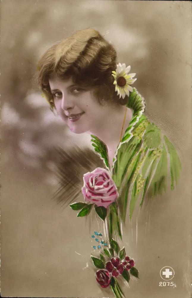 Jeune femme souriante — fleurs colorées — éditeur anonyme, n° 2075/1 - Recto