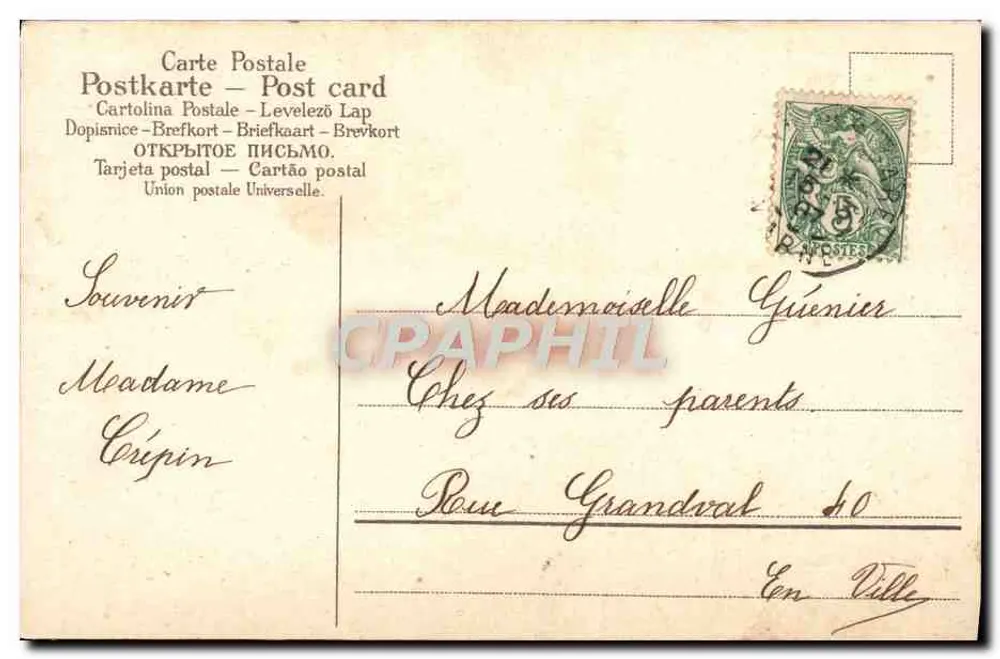 Fille avec colombes — Bonne et heureuse fête — Carte postale multilingue - Verso