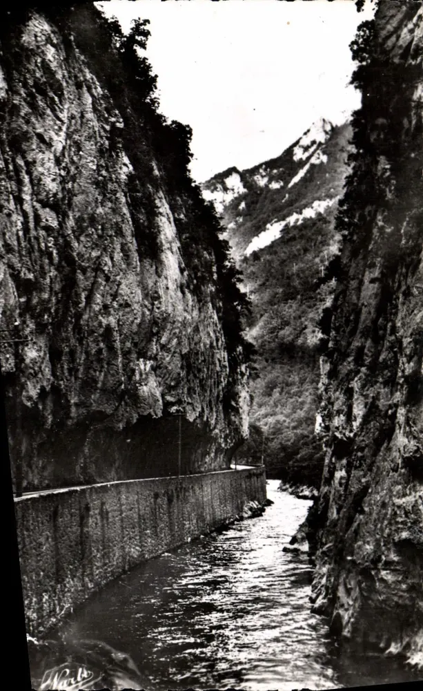 Gorges Saint-Georges (Aude) — A estrada e o rio — Cliché Narbo - Frente