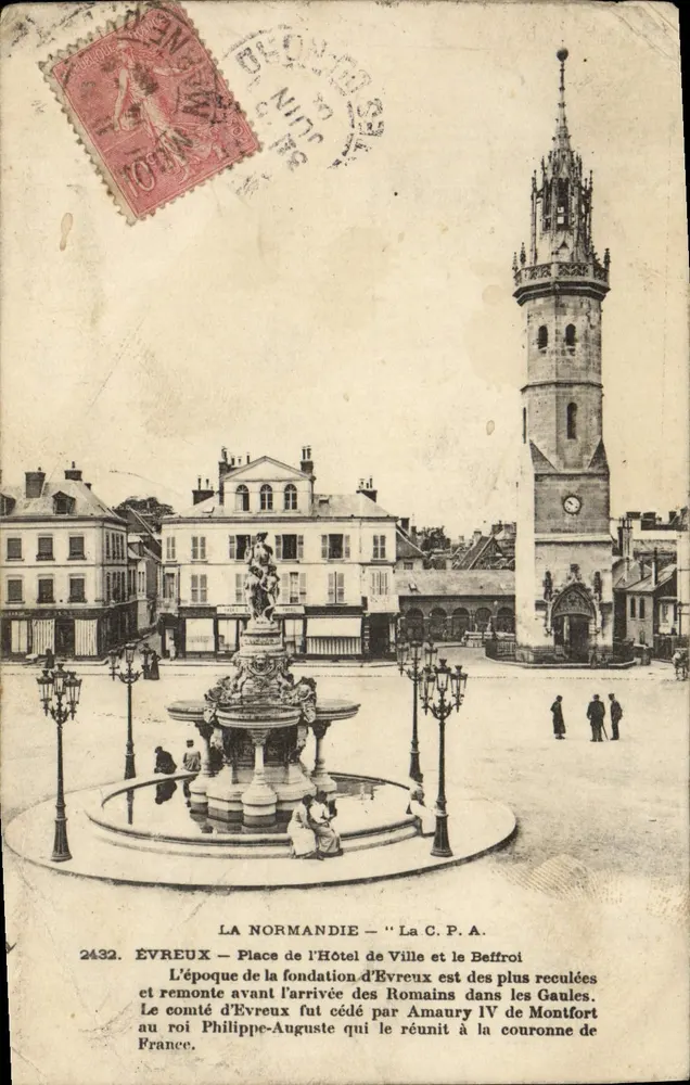 Évreux — Place de l'Hôtel de Ville und der Beffroi - Vorderseite