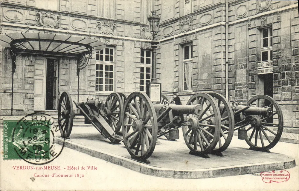 Verdun-sur-Meuse — Rathaus — Ehrenkanonen 1870 — Verlag Martin-Colardelle - Vorderseite