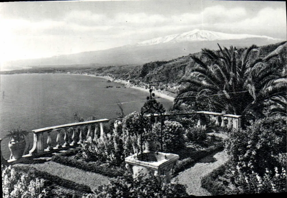 Taormina — vue de l'Etna depuis le jardin du comte Marzotto — éditeur non imprimé - Recto
