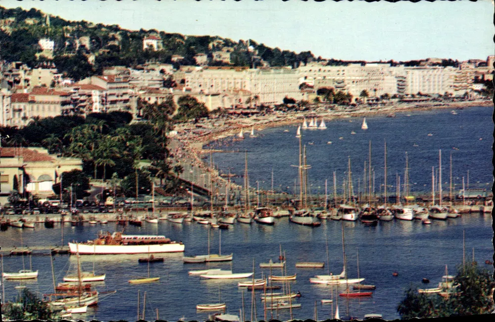 Cannes — Vista geral sobre o Forte, o Casino Municipal e a Croisette — Éditions Mexichrome - Frente