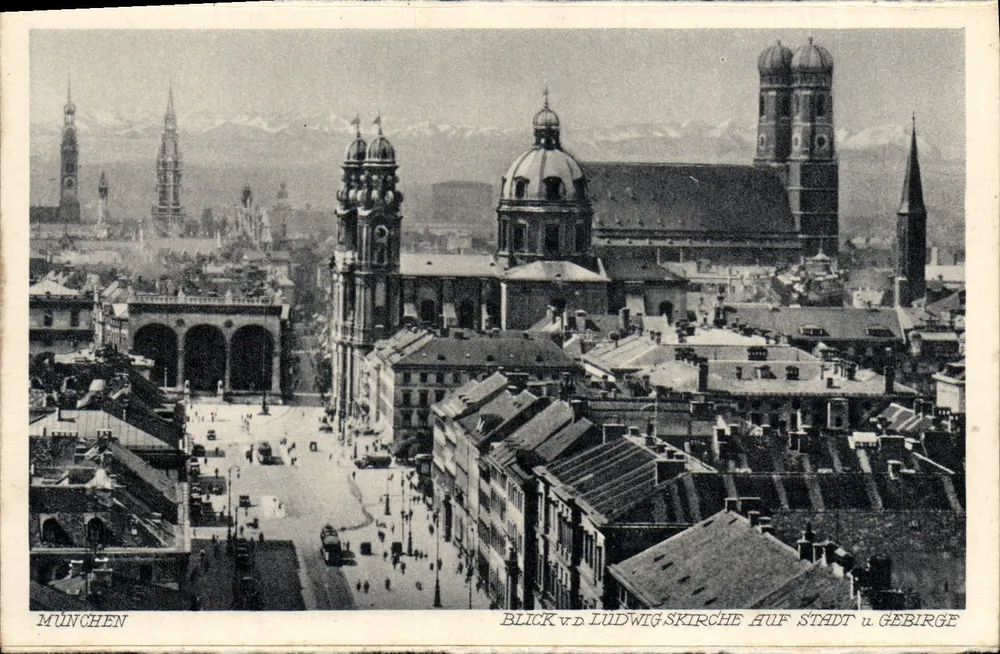 München — Blick von der Ludwigskirche über die Stadt und die Berge — unbekannter Verleger - Vorderseite