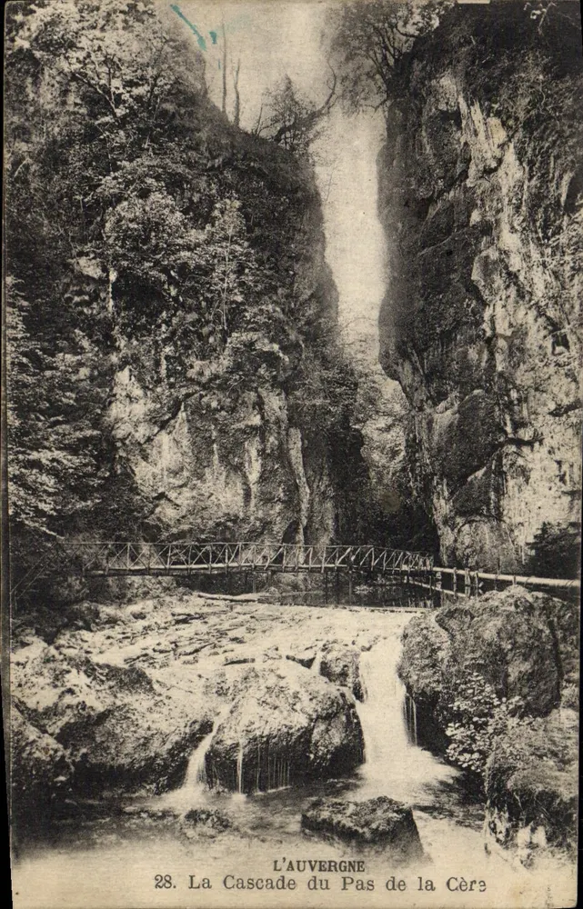 A Cachoeira do Pas de la Cère — A Auvergne — n°28 - Frente