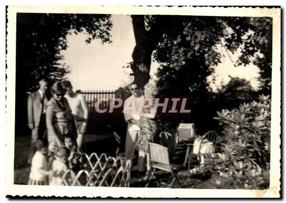 Família e amigos no jardim em Galon — Julho 1964 — inscrição à mão - Frente