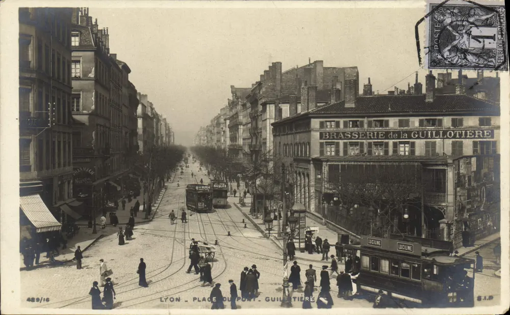 Lyon - Place du Pont Guillotière — Tramway und Brasserie Luciune — Verlag S.I.P. Nr. 489/16 - Vorderseite