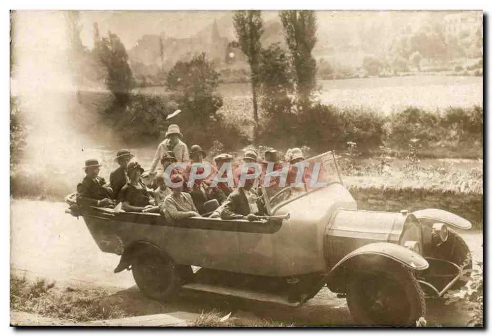 Groep mensen in een open wagen — Uitgever niet geïdentificeerd - Voorkant