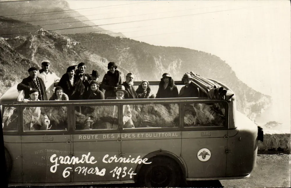 Große Corniche — Route der Alpen und der Küste — Autos Transports Nice - Vorderseite