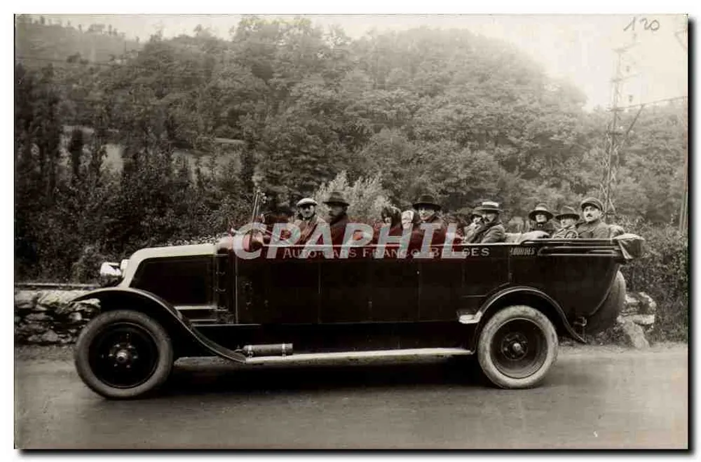 Gruppe von Männern in einem Automobil — Um 1930 — Um Frankreich - Vorderseite